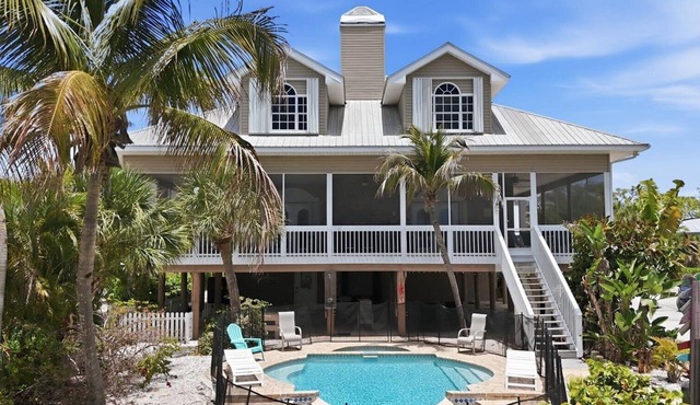 Luxury 4 Bedroom pool home close to beach, private dock on Kettle Harbor. in Placida