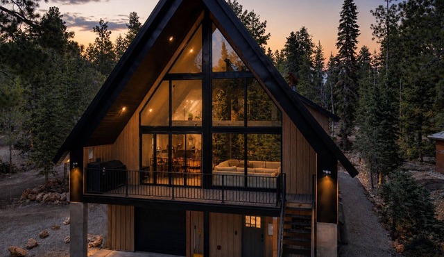 Luxury A-Frame - Sauna - Hot Tub - Bunk Room – Sleeps 10 – L2 EV Charger