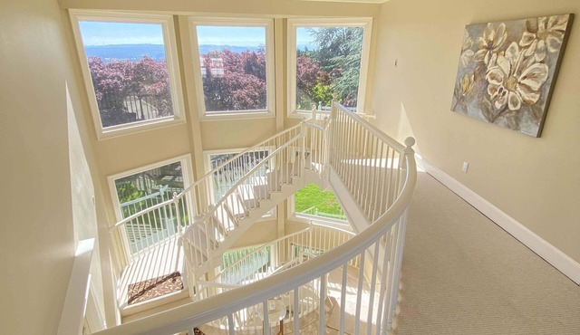 Luxury and Cozy Villa in the Vineyard (Pet Friendly!)