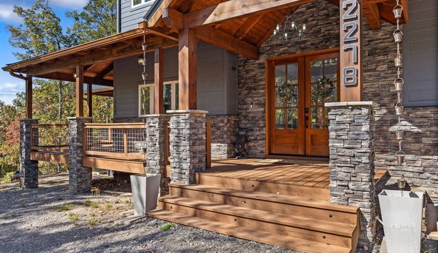 Luxury Chalet 4BR/5BA, movie rm, game rm, hot tub, amazing views in Murphy in Murphy