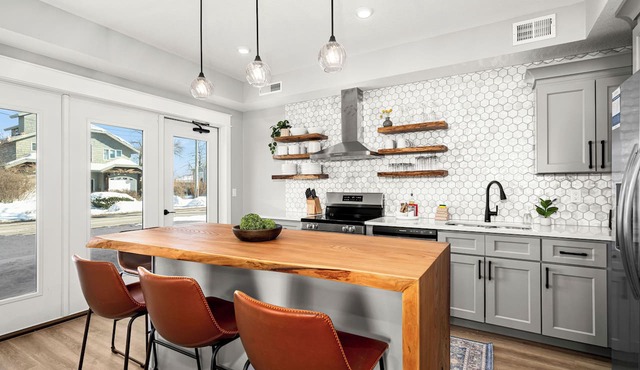 Luxury Condo w/Beach Access | Dragestil 715-1