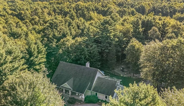 Luxury getaway. 5 BR, 3BA, 3500 sq. Ft., 2 acres. Sleeps16.