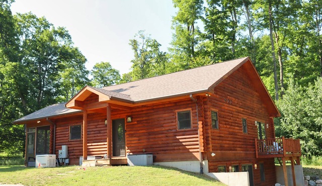 Luxury Log Cabin - Walk to Sleeping Bear Sand Dunes