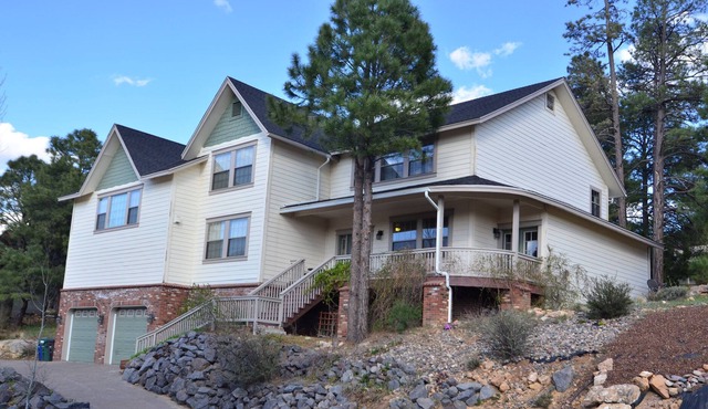 Luxury Mountain Home - Jacuzzi Tub & Great Views