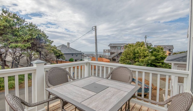 Luxury Oceanview Townhome Near Beach Access Has Third-Floor King Suite, Hot Tub!