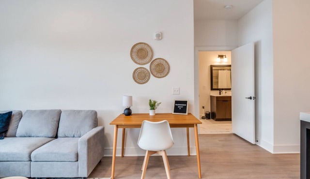 Luxury OTR Condo w/Pool, Gym & Rooftop in Cincinnati