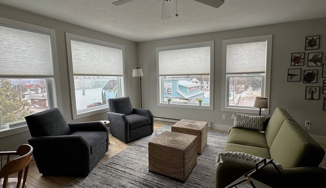 Luxury two bed apt in Northport! Walk to everything (next door to Plover apt)