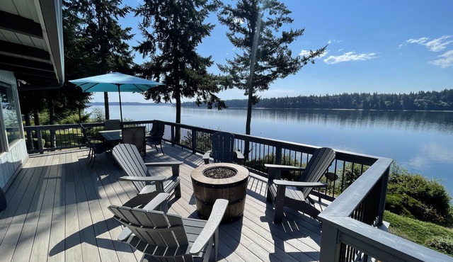 Luxury Waterfront home in Grapeview, private beach, kayaks and so much more! in Grapeview