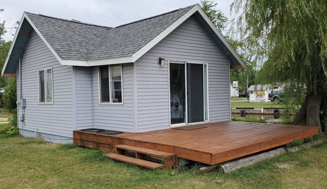 Lyman's Cozy Lakefront Cottage