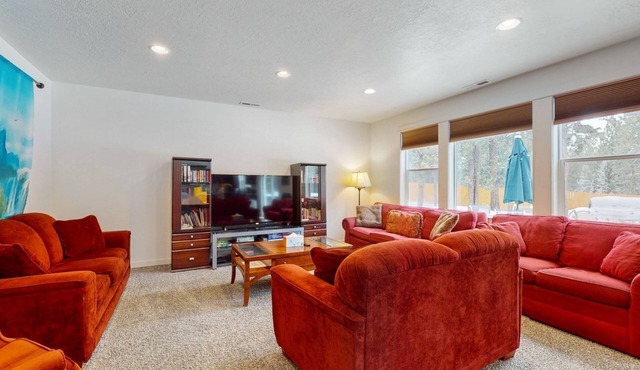 Magnificent Creater Road Retreat with 6 bedrooms and 3 bathroom on 1.2 acres.
