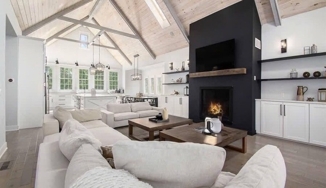 Magnificent Home, Saltwater Pool. Walk to beach! Hot Tub Open year round!