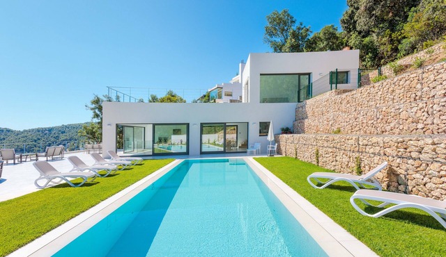 Magnificent modern villa with superb sea view in Begur
