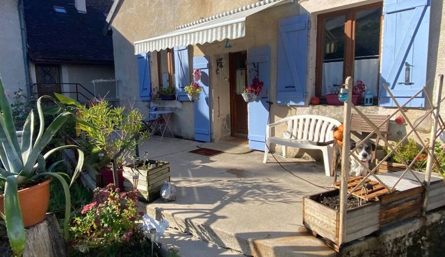 Maison Avec Terrasse au Pied de la Reculée in Les Planches-prés-Arbois