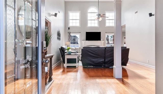 Majestic Murfreesboro Manor – A Pet Friendly Escape!
