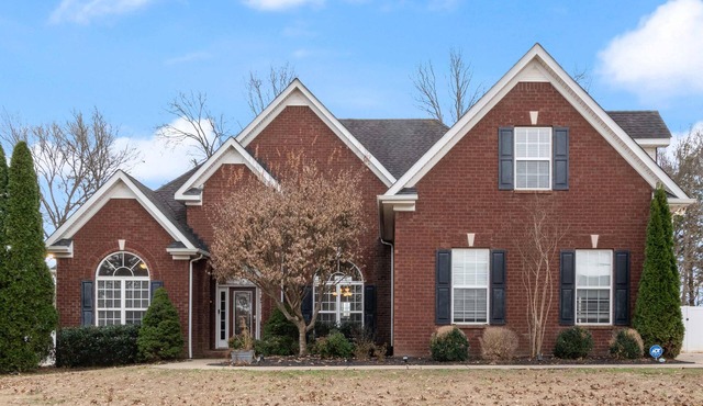 Majestic Murfreesboro Manor | Pet Friendly!