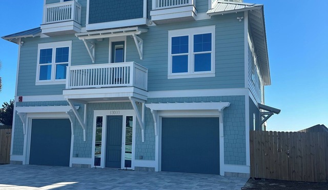 Make Your Mark II Private Gulf Front Home/Pool/Tiki Bar/7 bed/9 bath/Game Room