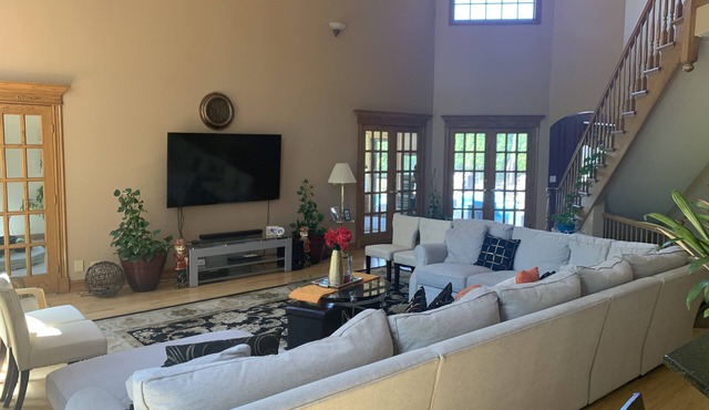 Mansion with Pool, theater, game room in a golf community! in Naperville