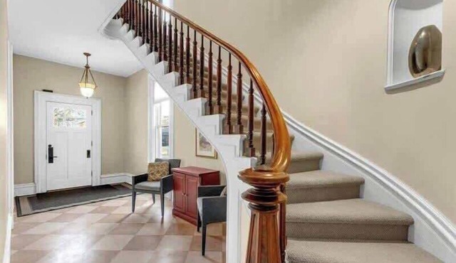 Maple Suite - Historic Charm, Modern Luxury, Free Parking