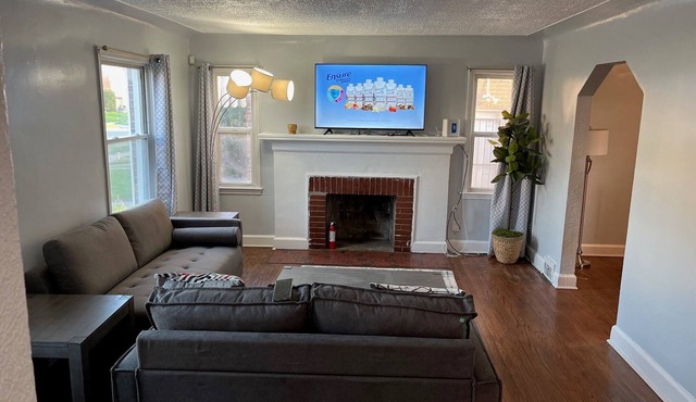 Marvelous 3-bedroom house in cool Detroit with WiFi, AC and other cool amenities