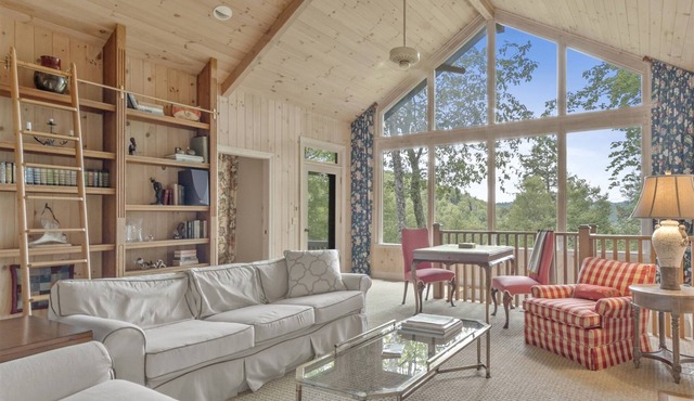 Marvelous Home in the Highly Desired Highlands Falls Country Club Community | Falls Drive Cottage