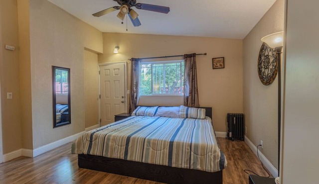 Master bedroom, King bed ,private entry ,ensuite bath + kitchen access