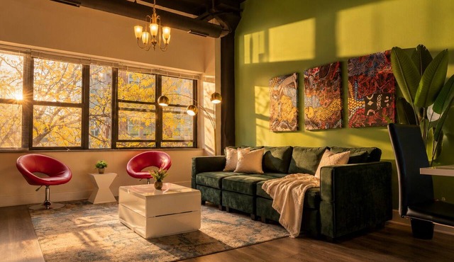 McCormick Place luxurious 3b/2ba Family Heaven with optional parking/sleeps 10