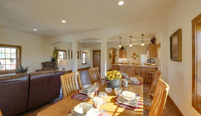 'McJugger’s Loft:' Walk to Lake, Park, Restaurants