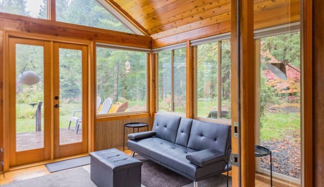 McKenzie River Secluded Luxury Cabin Retreat