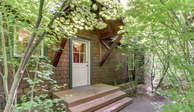 Metolius River Resort Cabin 6 - Luxurious cabin on the Metolius River w/