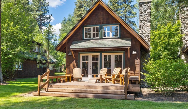 Metolius River Resort Cabin 7 Luxurious cabin on the Metolius River w/fireplace