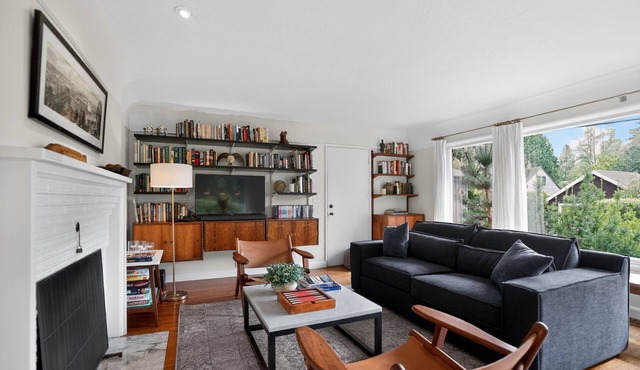 Mid-Century Modern Retreat in Lake Oswego