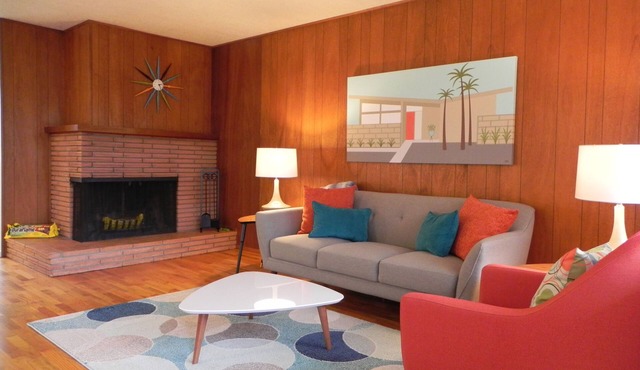 Mid-Century Modern w/Garage Close to Amenities & 3 Miles to Autzen/UO!