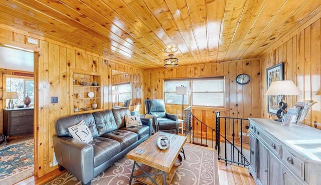 Miller's Eden 1 - Woodsy Cabin Views Near Pikes Peak in Green Mountain Falls