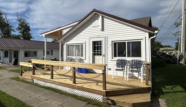 Million Dollar Sunsets on the St Lawrence - Thousand Islands Waterfront Cottage!
