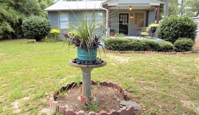 Minutes from marinas, downtown, bases and more!