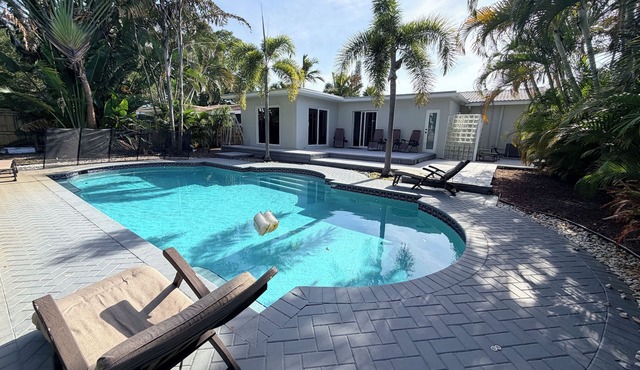 Modern 2/2 Pool Home: 5 Min to Beach & Galleria – Pets Welcome! in Fort Lauderdale