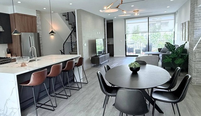 Modern 2BD3.5BA +Bonus room near Universal Studio in Los Angeles