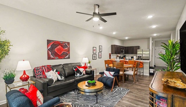 Modern 2BR/2BA Duplex w/ Garage Near Cincinnati in Cincinnati