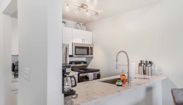 Modern and Serene 2 Bedroom Lake View Gem