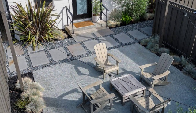 Modern Coastal Home|Central Location|Private Patio