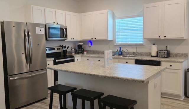 Modern Freeport House w/Patio, Near 30A Beaches in Freeport