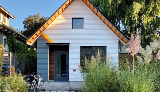 Modern guest house in the vibrant Sabin neighborhood