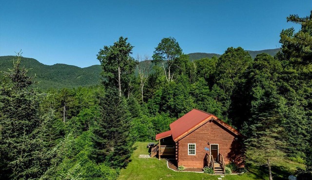 Modern Log Cabin with Fast Wi-Fi Near Sugarbush Resort & Warren Falls, Vermont