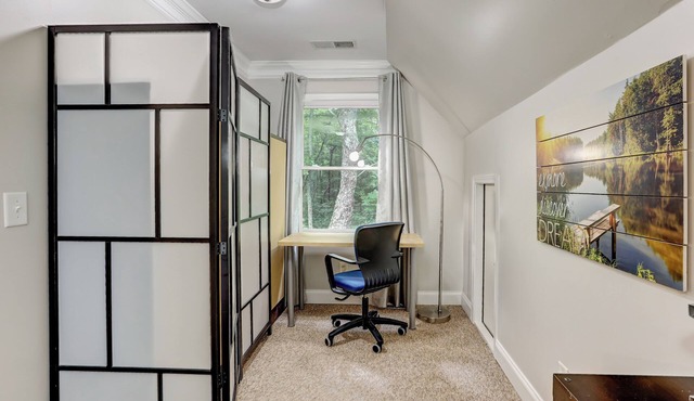 Modern Mountain Retreat, Big Canoe, Views, Hot Tub, Game Room, Pet friendly in Jasper