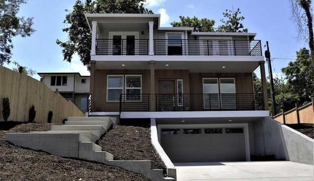 Modern, new and close to lake