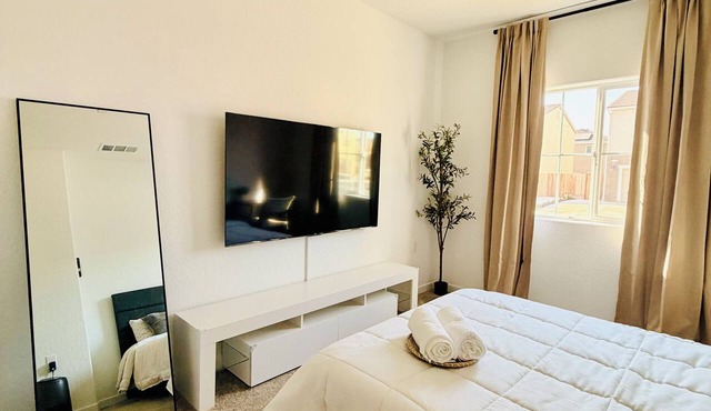 Modern Private Suite, Separate Entrance, Full Bath & Coffee Bar in Clovis