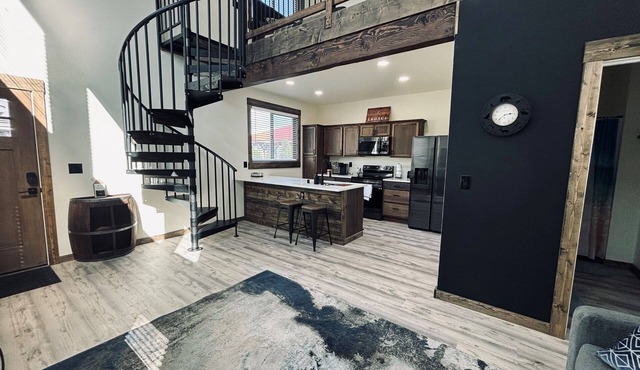 Modern, rustic building with a loft in Kennewick, WA near Canyon Lakes!