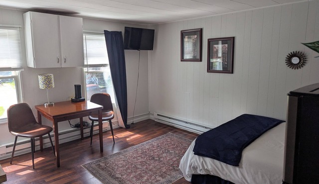 Modern Studio in Oswego - Walk to Lake & Shops