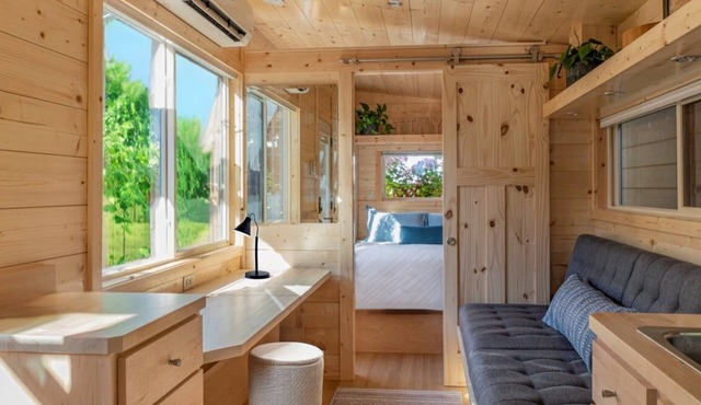 Modern Tiny Home, Near Glacier Park & Airport, 360° Mountain Views, River Access in Kalispell