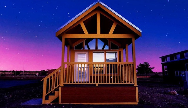 Modern Tiny Home Retreat with Stunning Stargazing Views in Williams, Arizona